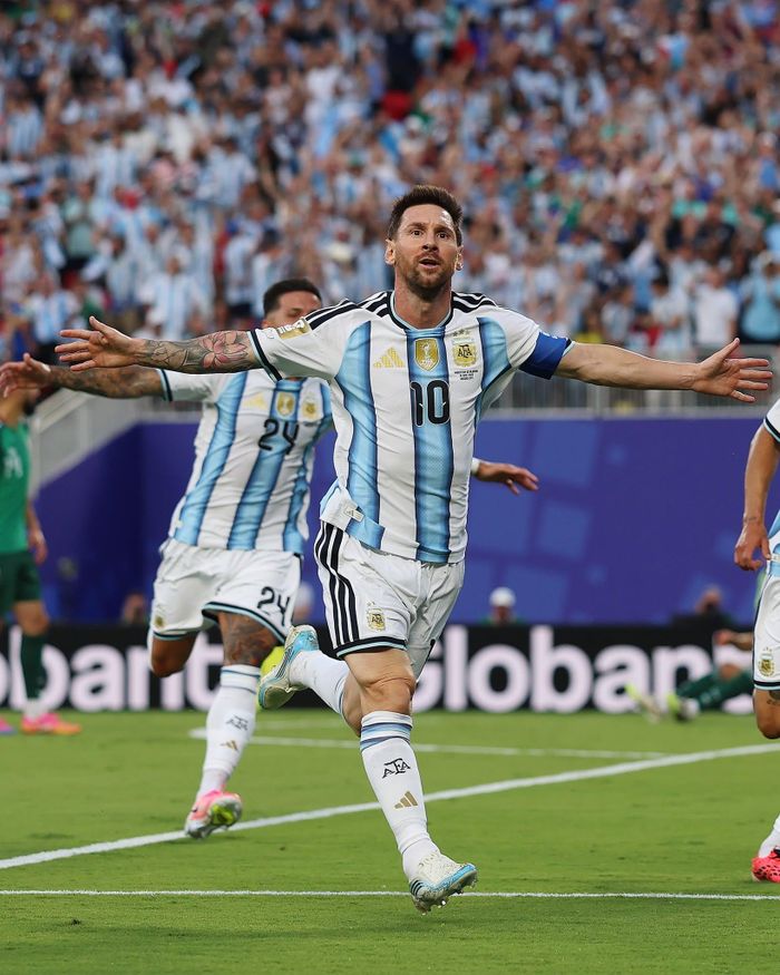 Messi ăn mừng siêu phẩm vào lưới Algeria, ở kỳ World Cup thứ 6 cùng ĐT Argentina - Ảnh: AFA