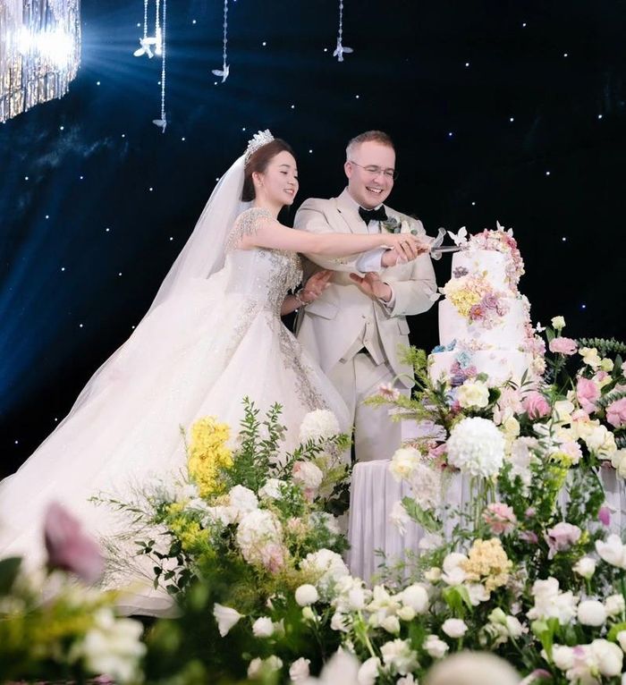 Cặp đôi có đám cưới đẹp như cổ tích