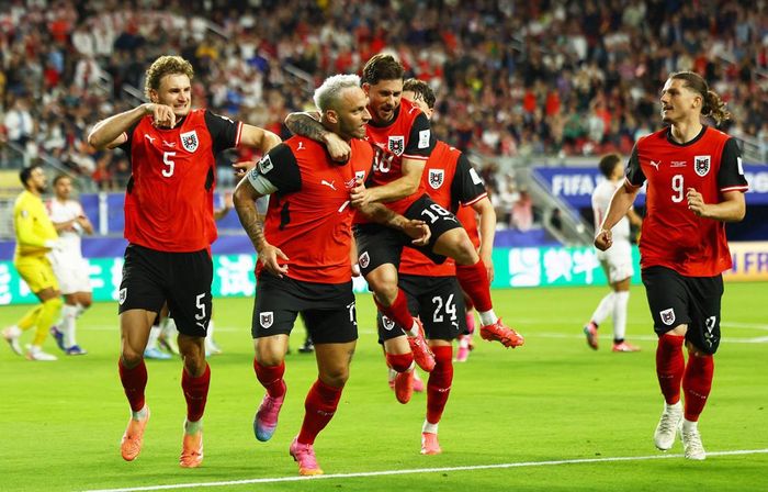 Arnautovic sắm vai người hùng của tuyển Áo - Ảnh: Al Vestuario