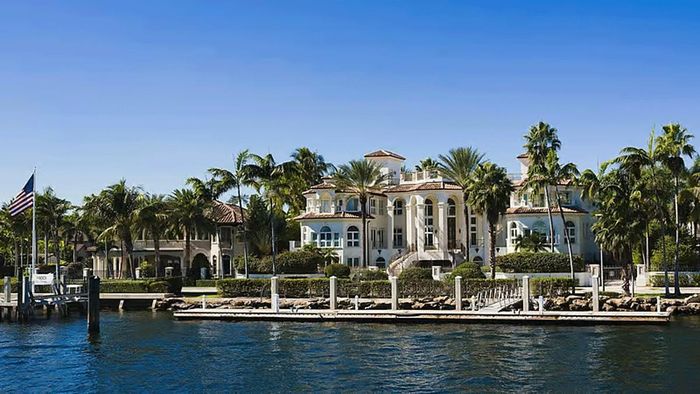 Biệt thự ven biển trị giá khoảng 10,8 triệu USD tại Fort Lauderdale của Lionel Messi. Ảnh: Forbes