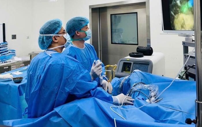 Các bác sĩ bệnh viên E xử lý thận phụ mất chức năng cho bệnh nhân sở hữu 4 quả thận.