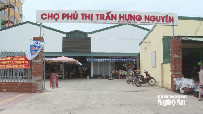 Chợ Phủ được xã mới tiếp nhận nguyên trạng sau sáp nhập. Ảnh: PV