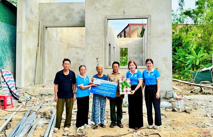 Trong 8 tháng, các cấp hội phụ nữ toàn tỉnh đã vận động, hỗ trợ xây mới 9 ngôi nhà và sửa chữa 38 ngôi nhà cho hội viên phụ nữ nghèo, phụ nữ hoàn cảnh éo le.