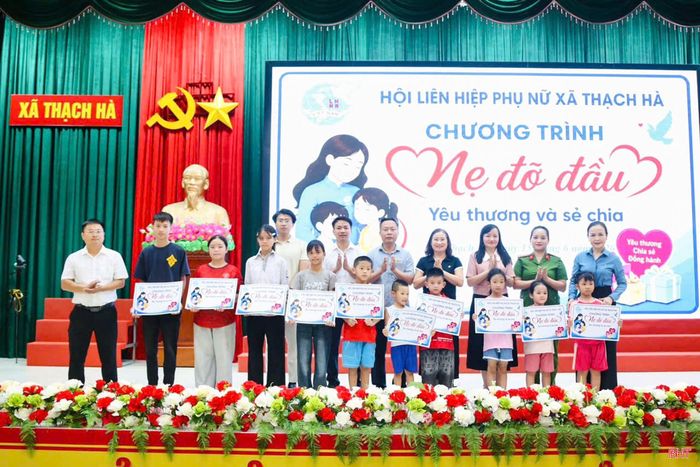 Chương trình "Mẹ đỡ đầu" tiếp tục lan tỏa sâu rộng khi toàn tỉnh kết nối nhận đỡ đầu mới 681 trẻ mồ côi có hoàn cảnh khó khăn với tổng kinh phí cam kết hỗ trợ hơn 4,5 tỷ đồng.