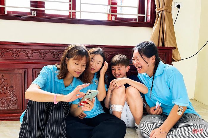 Những nhịp cầu yêu thương đã âm thầm được dựng xây giữa Hà Tĩnh và những người bạn quốc tế.