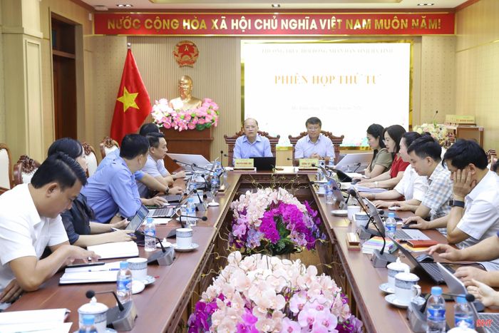 Thường trực HĐND tỉnh tổ chức phiên họp thường kỳ thứ 4 để soát xét các nội dung thuộc thẩm quyền