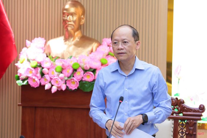 Đồng chí Nguyễn Hồng Lĩnh kết luận phiên họp.