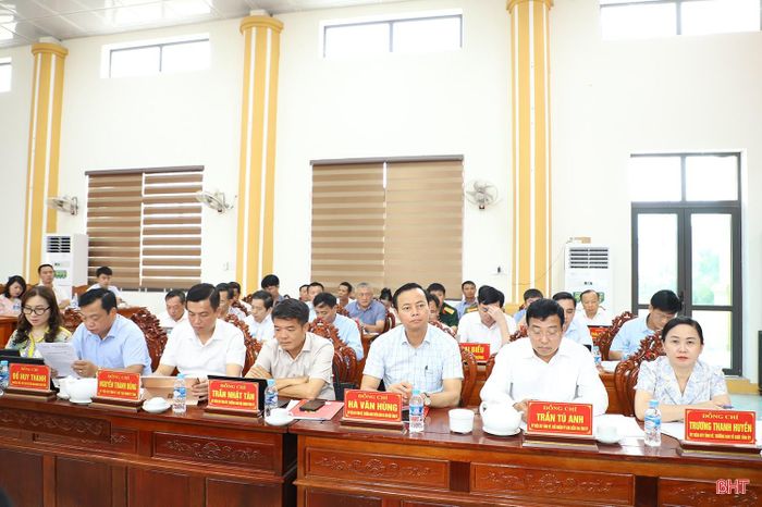 Các đại biểu cấp tỉnh tham dự buổi làm việc.