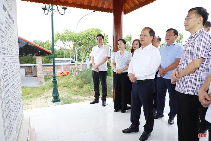 Khu tưởng niệm là nơi tưởng nhớ 20 cán bộ, chiến sĩ hy sinh năm 1967 và 1968.