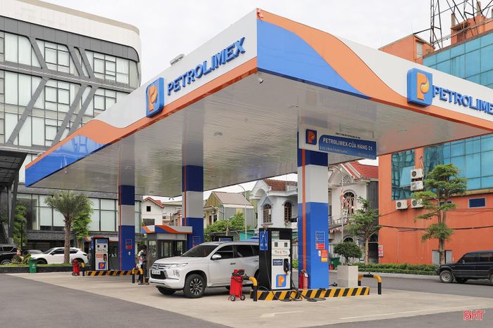 Hoạt động kinh doanh xăng dầu tại Công ty TNHH MTV Petrolimex Hà Tĩnh.