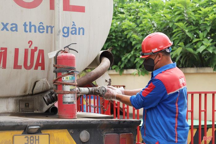 PVOil Vũng Áng chủ động pha chế, cung ứng sản phẩm chất lượng ra thị trường.