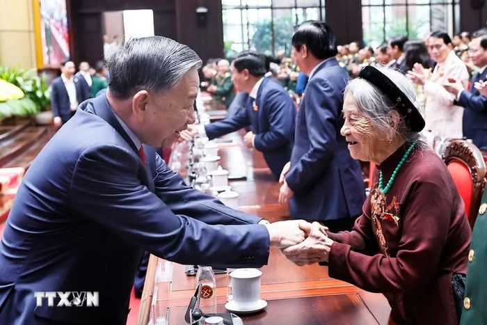 Tổng Bí thư, Chủ tịch nước Tô Lâm với đại biểu dự Đại hội. (Ảnh: Doãn Tấn/TTXVN)