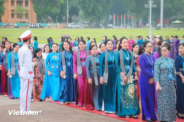 Dự thảo Báo cáo chính trị xác định 12 chỉ tiêu, 5 nhiệm vụ trọng tâm và 20 giải pháp chủ yếu, hướng đến mục tiêu đến năm 2030 phụ nữ Việt Nam trở thành động lực phát triển, điểm tựa hạnh phúc. (Ảnh: Hoài Nam/Vietnam+)