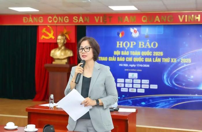 Bà Lê Mỹ Ái Linh, Giám đốc Bảo tàng báo chí Việt Nam, thành viên Ban Tổ chức chia sẻ tại họp báo.(Ảnh: PV/Vietnam+)