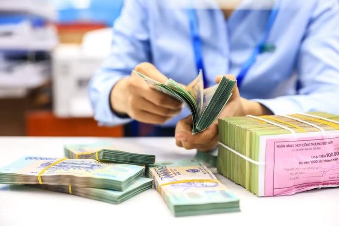 Tín dụng tăng nhanh hơn huy động, ngân hàng bước vào cuộc đua hút vốn mới. (Ảnh: Vietnam+)