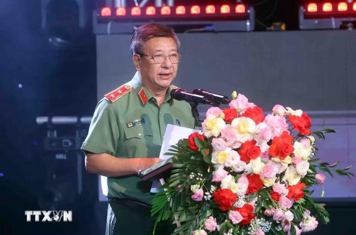 Trung tướng Đỗ Triệu Phong, Cục trưởng Cục Truyền thông Công an nhân dân, Trưởng ban tổ chức Giải báo chí toàn quốc về chủ đề "Vì An ninh Tổ quốc và Bình yên cuộc sống" giai đoạn 2026-2028 phát biểu. (Ảnh: Phạm Kiên/TTXVN)