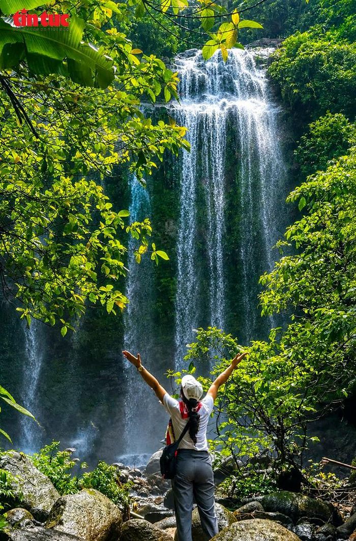 Thác Lủng Páng, xã Phong Quang, tỉnh Thái Nguyên, là điểm nhấn trong hành trình Famtrip - hiking khám phá thiên nhiên và văn hóa trà.