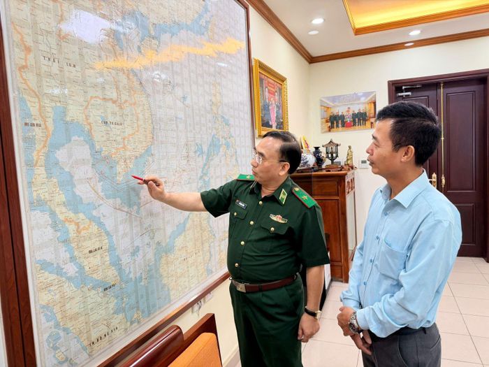 Thiếu tướng Đỗ Ngọc Cảnh - Cục trưởng Cục Phòng chống ma túy và tội phạm, BTL Bộ đội Biên phòng nói về đường đi của bọn tội phạm mua bán trái phép chất ma túy trên biển. Ảnh: Việt Cường