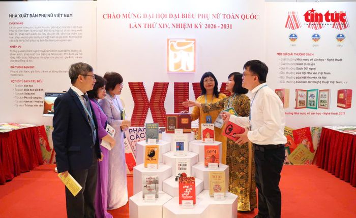 Triển lãm được chia thành 3 chủ đề: Từ Đại hội đến Đại hội, Dấu ấn nhiệm kỳ và Phụ nữ Việt Nam vươn tầm thế giới.