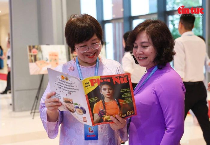 Triển lãm còn có sự tham gia của Báo Phụ nữ Việt Nam, Nhà Xuất bản Phụ nữ Việt Nam và Tổ chức Tài chính vi mô Tình Thương (TYM).