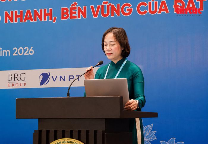 GS. TS. Trần Thị Việt Nga, Trường Đại học Xây dựng Hà Nội, Giải thưởng Kovalevskaia 2025 tham luận tại Đại hội.