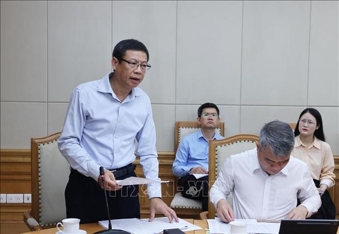 Thứ trưởng Bộ Khoa học và Công nghệ Lê Xuân Định báo cáo. Ảnh: Lâm Khánh/TTXVN