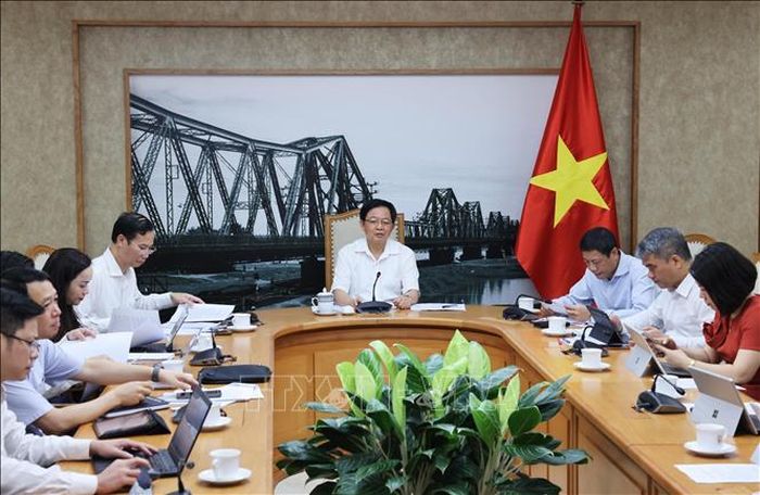 Phó Thủ tướng Hồ Quốc Dũng chủ trì họp về Nghị định hướng dẫn Luật Công nghệ cao (sửa đổi) và các văn bản cần ban hành của Bộ Khoa học và Công nghệ trong 6 tháng đầu năm 2026. Ảnh: Lâm Khánh/TTXVN