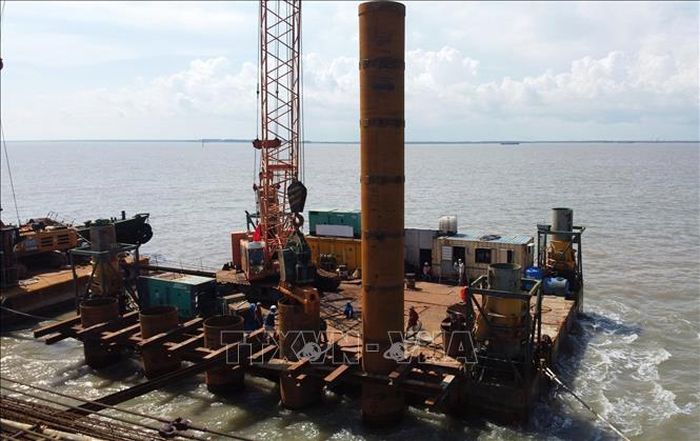 Dự án đường giao thông ra đảo Hòn Khoai thi công cọc khoan nhồi.