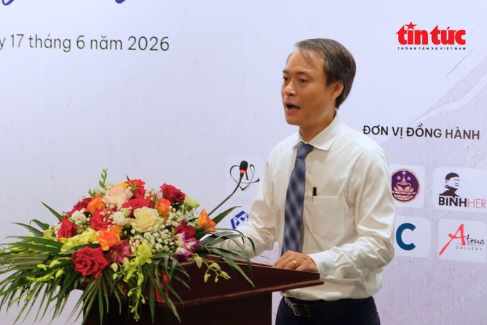 Nhà báo Ngô Xuân Tiến, Tổng biên tập Tạp chí Mỹ thuật.