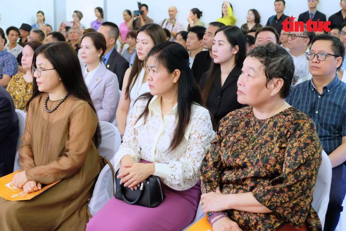 Cuộc thi được bảo trợ chuyên môn bởi hội đồng cố vấn và hội đồng giám khảo gồm các tên tuổi xuất sắc của nền mỹ thuật Việt Nam và quốc tế.