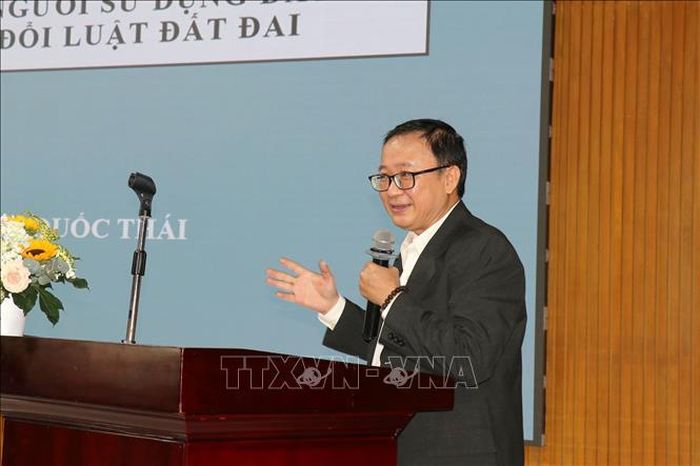 Phó Giáo sư, Tiến sỹ Lưu Quốc Thái, Giảng viên cao cấp Trường Đại học Luật TP. Hồ Chí Minh, phát biểu tại Hội thảo.