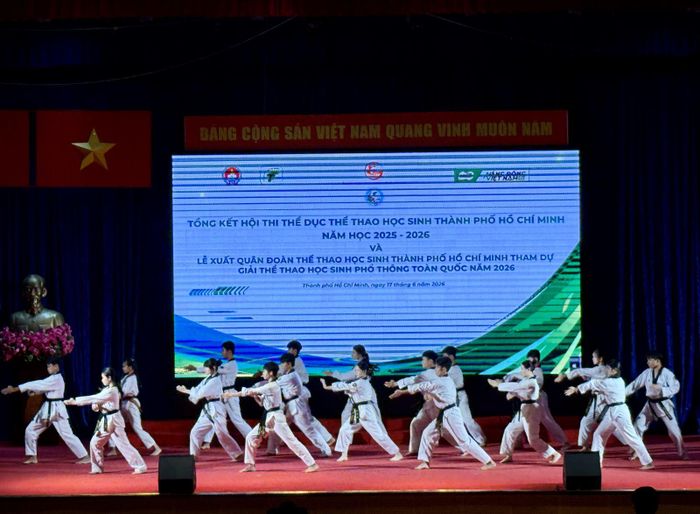 Tiết mục biểu diễn võ thuật Taekwondo mạnh mẽ và tinh hoa do các em học sinh Trường Năng khiếu TDTT Nguyễn Thị Định biểu diễn.