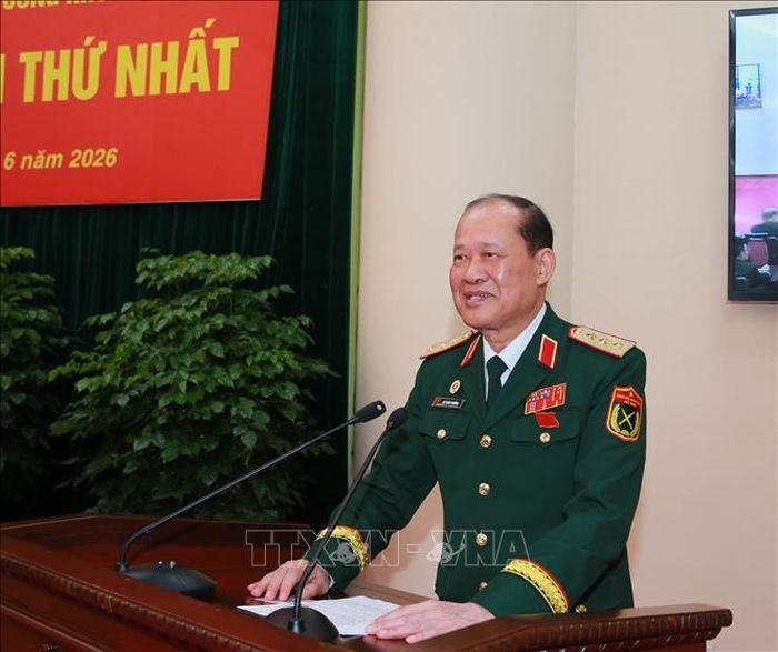 Thượng tướng Bế Xuân Trường điều hành Phiên họp thứ Nhất Ban Chấp hành Trung ương hội khóa VIII. Ảnh: Trọng Đức/TTXVN