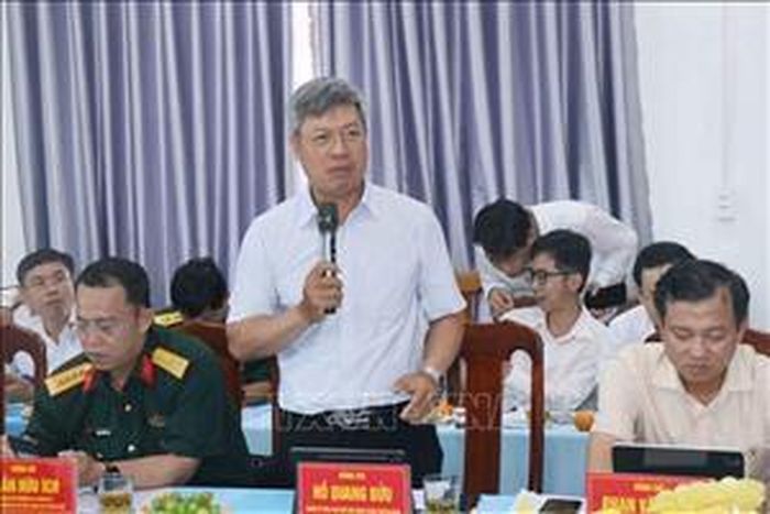 Phó Chủ tịch UBND thành phố Đà Nẵng Hồ Quang Bửu phát biểu tại buổi làm việc với xã đảo Tam Hải.