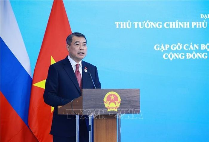 Thủ tướng Lê Minh Hưng phát biểu tại buổi gặp cán bộ, nhân viên các cơ quan đại diện và cộng đồng người Việt Nam tại Liên bang Nga. Ảnh: Dương Giang/TTXVN