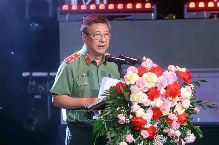 Trung tướng Đỗ Triệu Phong, Cục trưởng Cục Truyền thông Công an nhân dân, Trưởng ban tổ chức Giải báo chí toàn quốc về chủ đề "Vì An ninh Tổ quốc và Bình yên cuộc sống" giai đoạn 2026 - 2028 phát biểu. Ảnh: Phạm Kiên/TTXVN