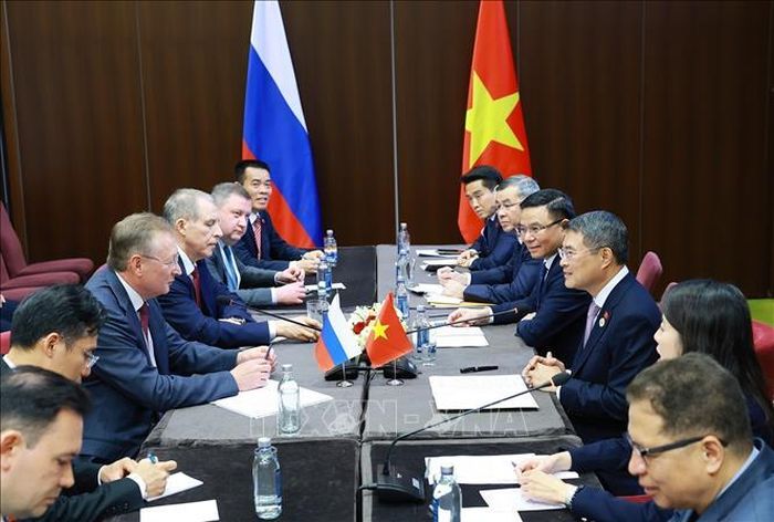 Thủ tướng Lê Minh Hưng tiếp ông Sergey Kudryashov, Tổng Giám đốc Tập đoàn Zarubezhneft. Ảnh: Dương Giang/TTXVN