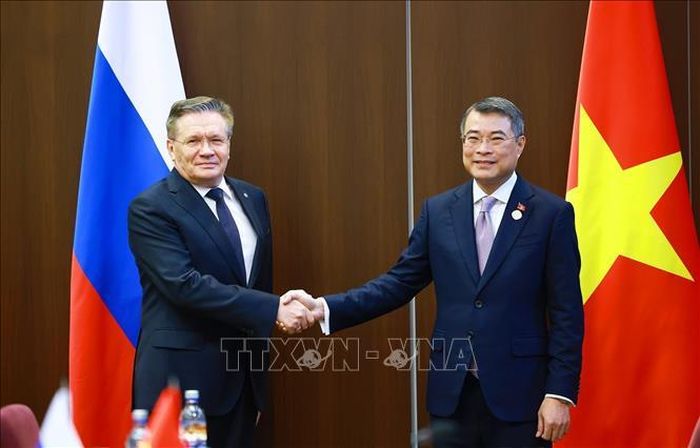 Thủ tướng Lê Minh Hưng tiếp ông Alexey Likhachev, Tổng Giám đốc Tập đoàn Năng lượng Nguyên tử Quốc gia Liên bang Nga (Rosatom). Ảnh: Dương Giang/TTXVN