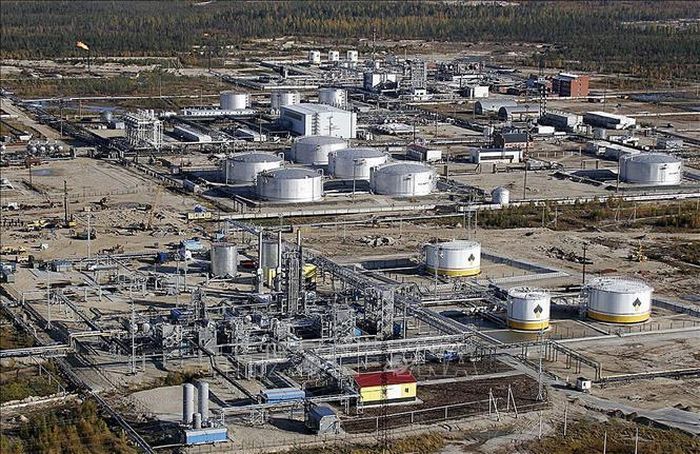 Nhà máy lọc dầu Rosneft ở thị trấn Gubkinsky, phía Tây Siberia thuộc Nga. Ảnh tư liệu: AFP/TTXVN