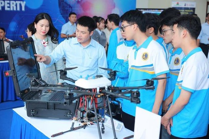 Cần cơ chế hỗ trợ mạnh để các trường đại học đầu tư nâng cao chất lượng đào tạo những ngành then chốt như bán dẫn, AI...