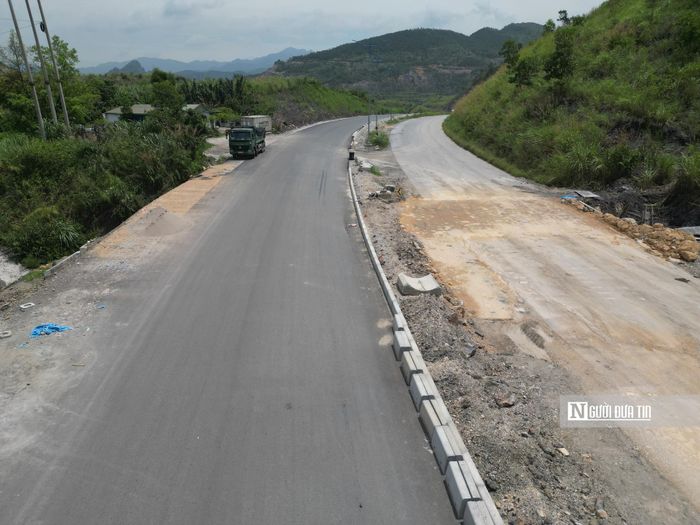 Tuy nhiên, theo ghi nhận nhiều vị trí không có công nhân thi công, một số đoạn thi công chỉ lác đác vài công nhân.