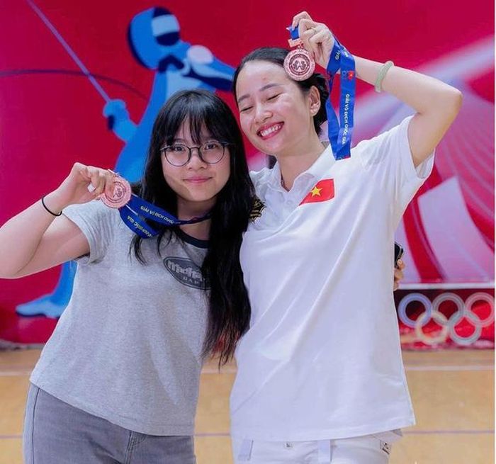 Lê Thụy Lam Khanh (bên trái) tại Giải vô địch quốc gia 2025. Ảnh: NVCC