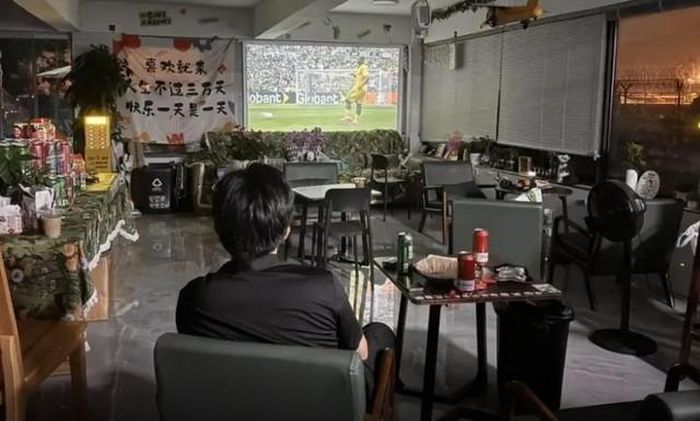 Hình ảnh quán vắng tanh được anh Triệu Xung chia sẻ qua WeChat.