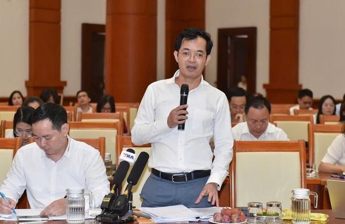 Ông Trương Bá Tuấn - Phó Cục trưởng Cục Chính sách thuế, phí và lệ (Bộ Tài chính) tại họp báo.