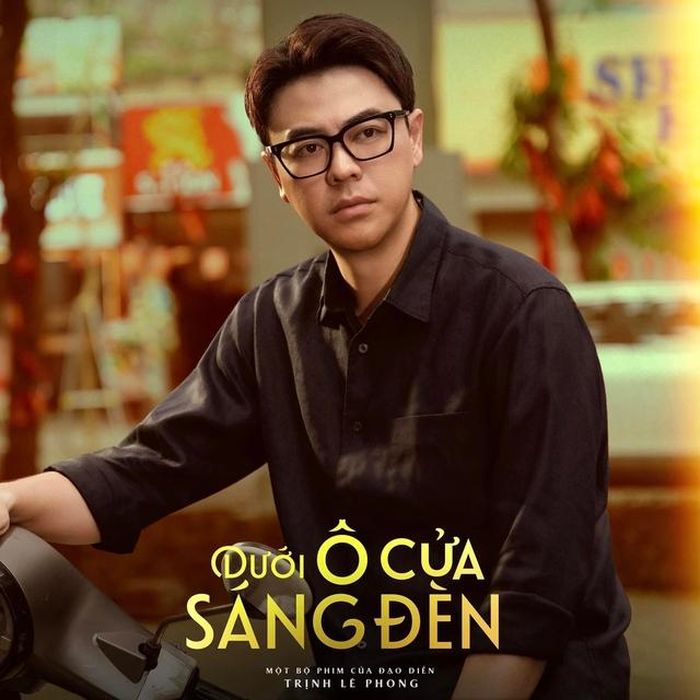 Tuấn Tú vào vai Tài trong phim mới Dưới ô cửa sáng đèn. Ảnh: VFC.