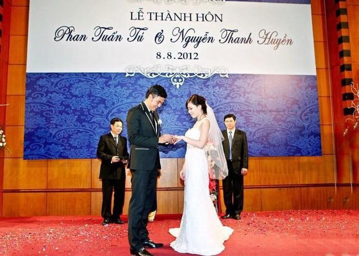 Năm 2012, nam diễn viên kết hôn với bà xã Thanh Huyền. Ảnh: Internet.