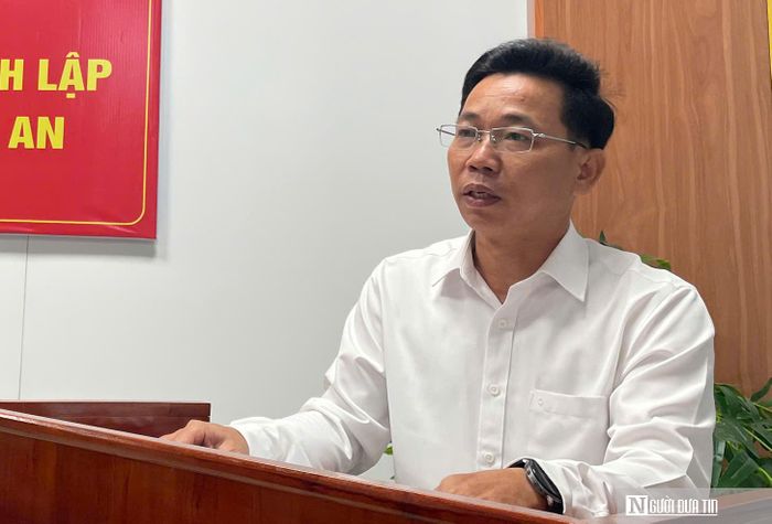 Ông Lê Thanh Luận, Phó Chủ tịch UBND xã Việt An, phát biểu tại lễ công bố quyết định thành lập Chi hội Luật gia xã Việt An.