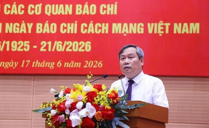 Chủ tịch UBND Tp.Hà Nội Vũ Đại Thắng chia sẻ tại buổi gặp mặt.