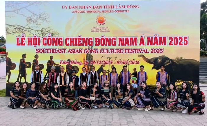 Đội cồng chiêng Đam Rông 2 tham gia biểu diễn tại Lễ hội công chiêng Đông Nam Á năm 2025.