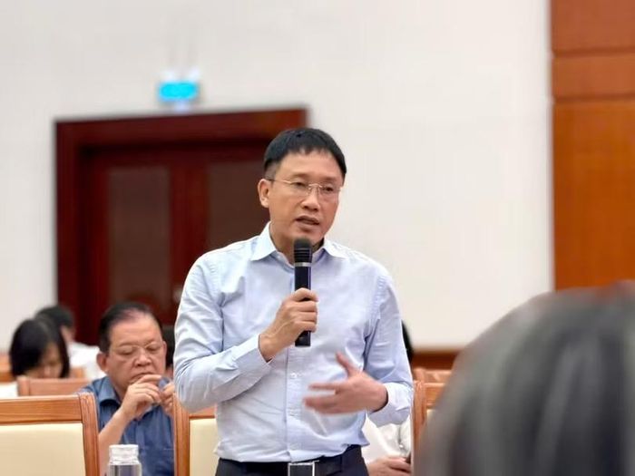 Ông Mai Sơn - Phó Cục trưởng Cục Thuế (Bộ Tài chính) trả lời tại họp báo Bộ Tài chính sáng 17/6. Ảnh: Hoàng Dung.